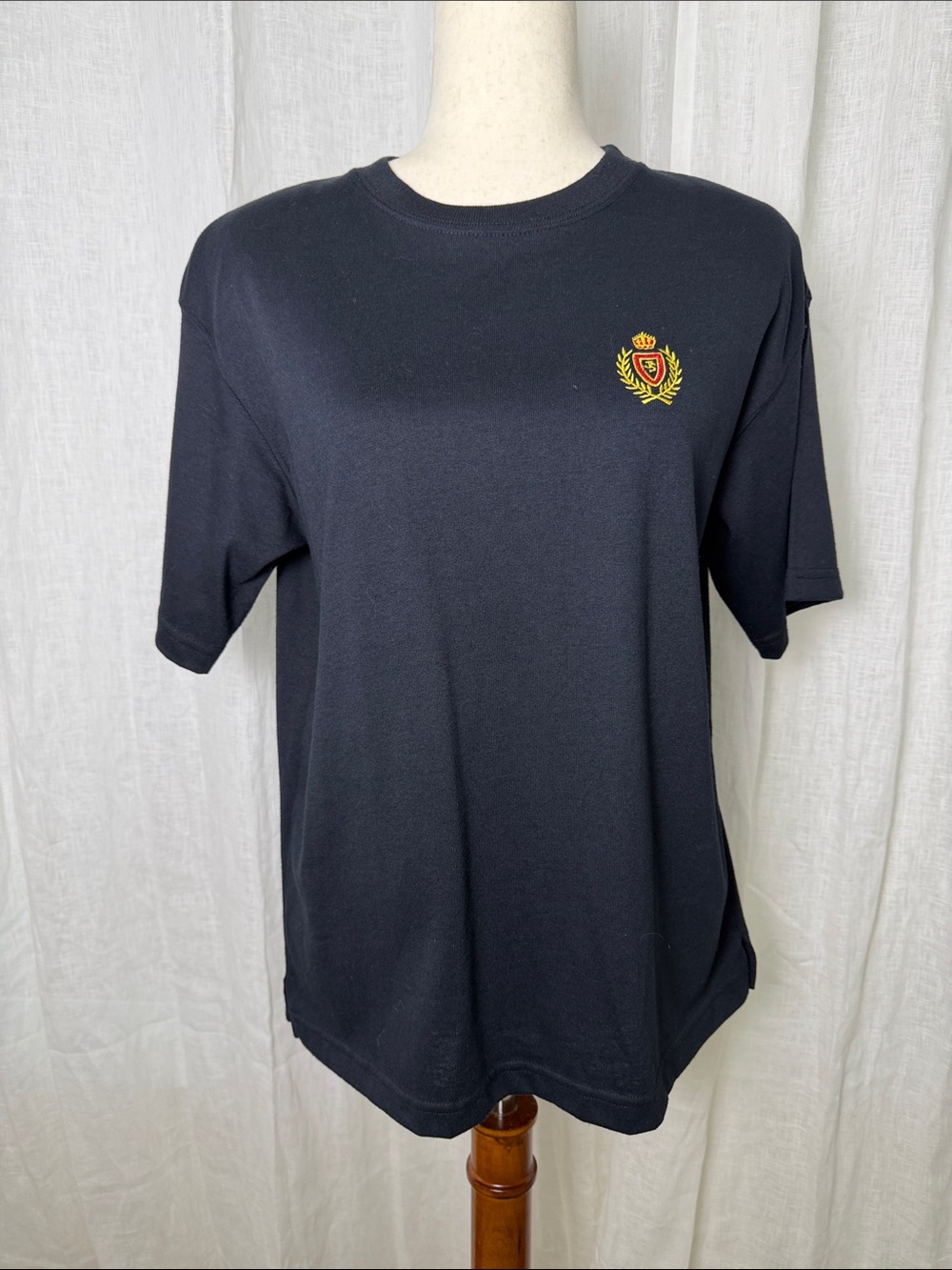 Vintage Jaclyn Sport Classic Black Crewneck Tee with Crest Emblem